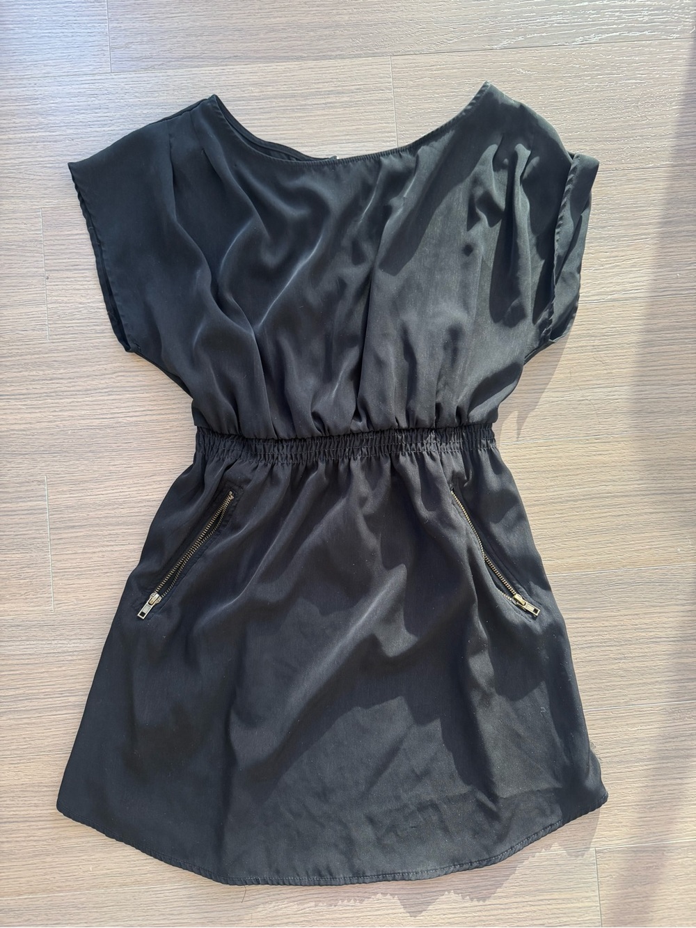 Black Elastic Waist Short Dress with Zip Pockets